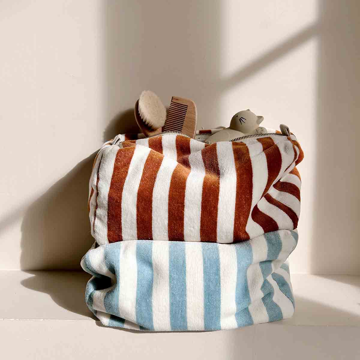 VIC EPONGE BLUE CLOUD KOSMETIKTASCHE