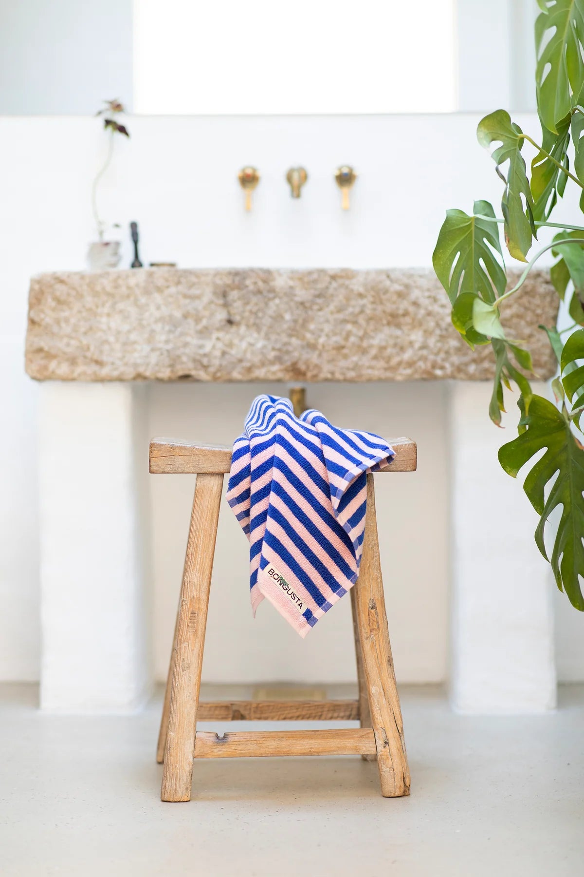 Bongusta guest towel Naram 50x80cm - Dazzling Blue & Rose