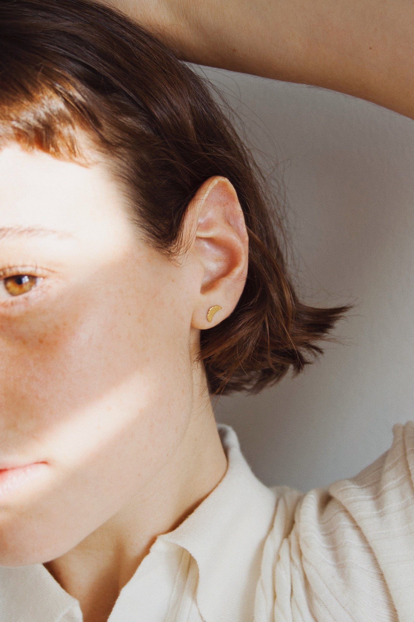 Jukserei Croissant Ohrstecker Gold