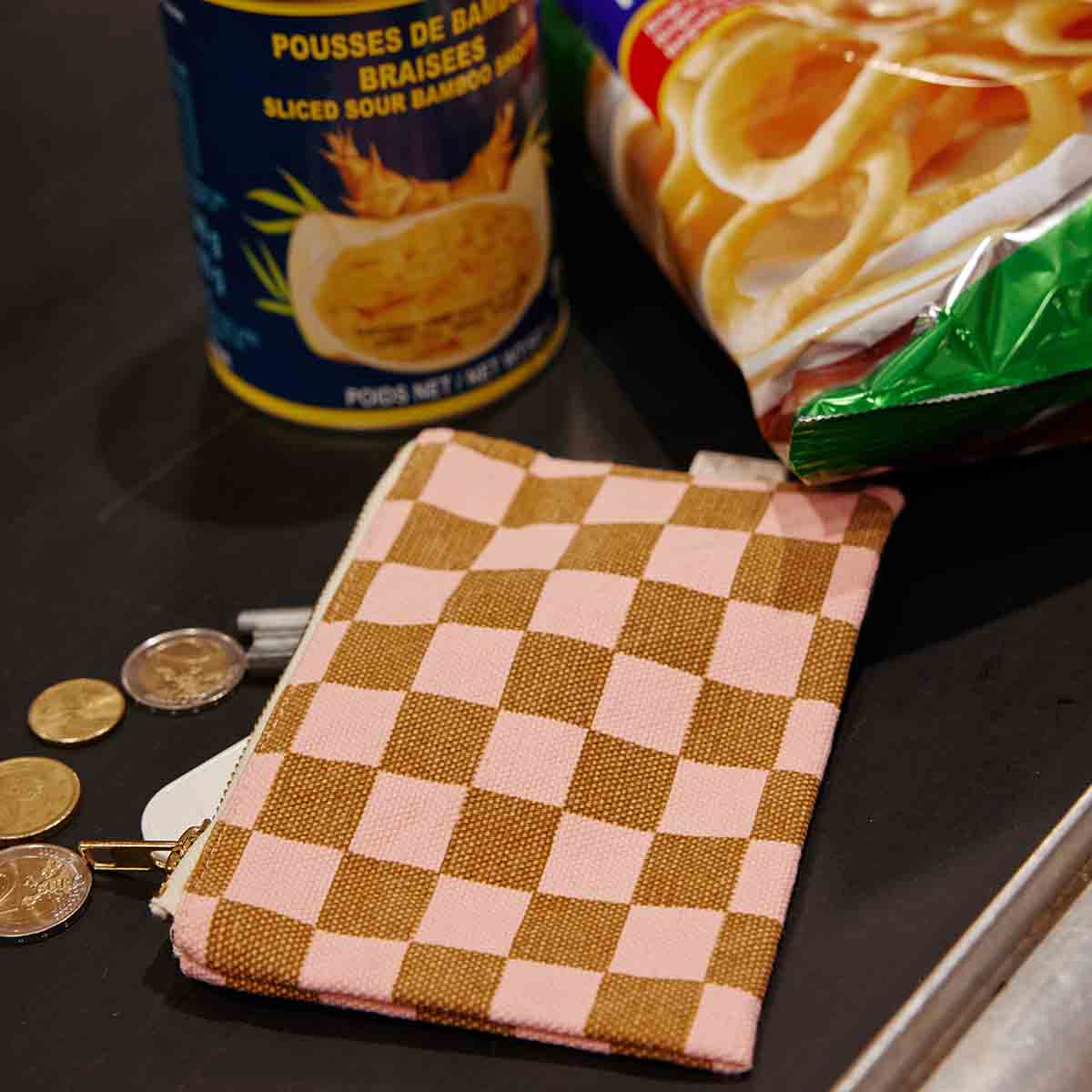 Marie Geldbörse mit Schachbrettmuster in Erdbeerfarbe