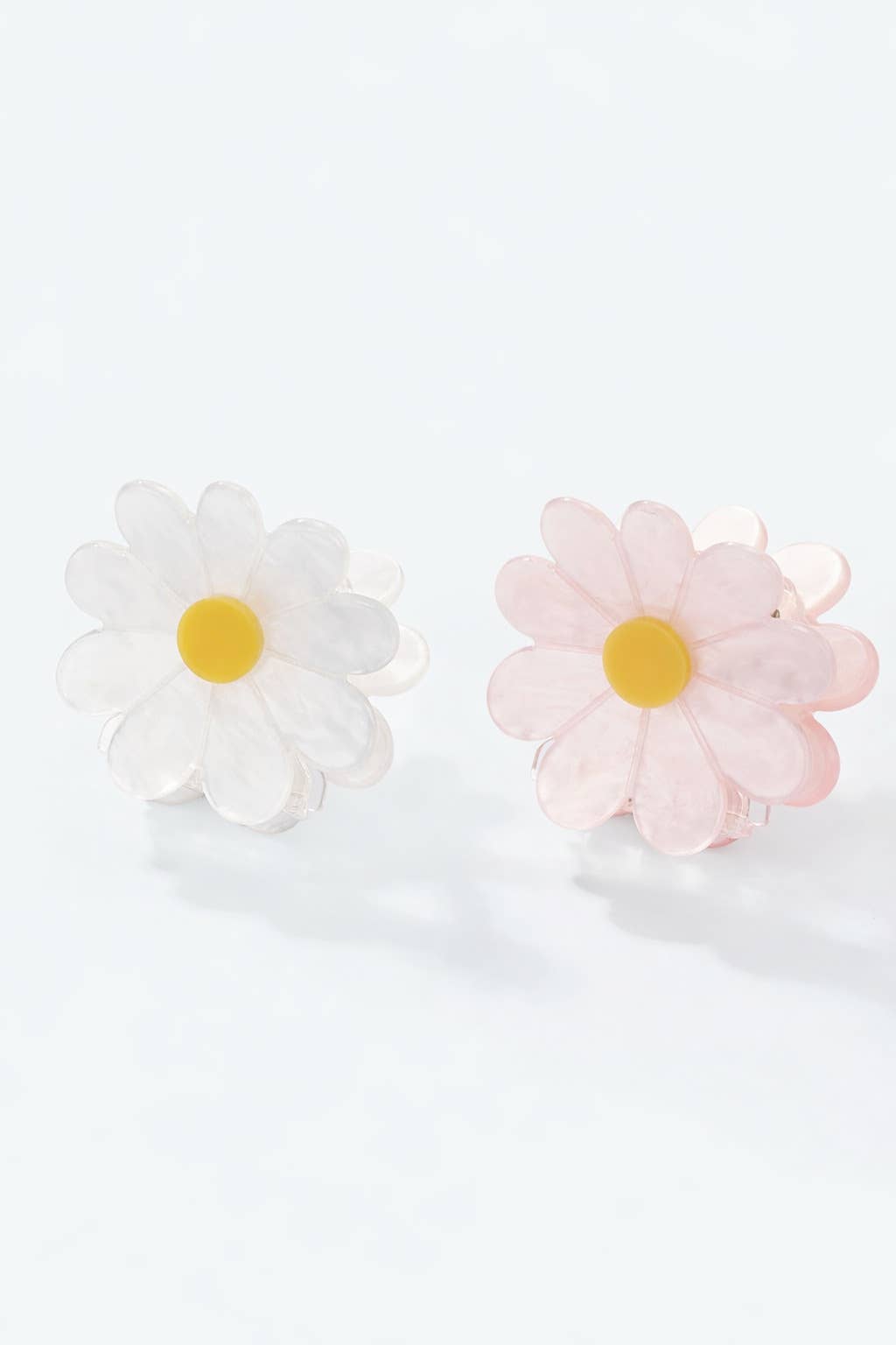 Haarspange mit perlmuttfarbener Blume
