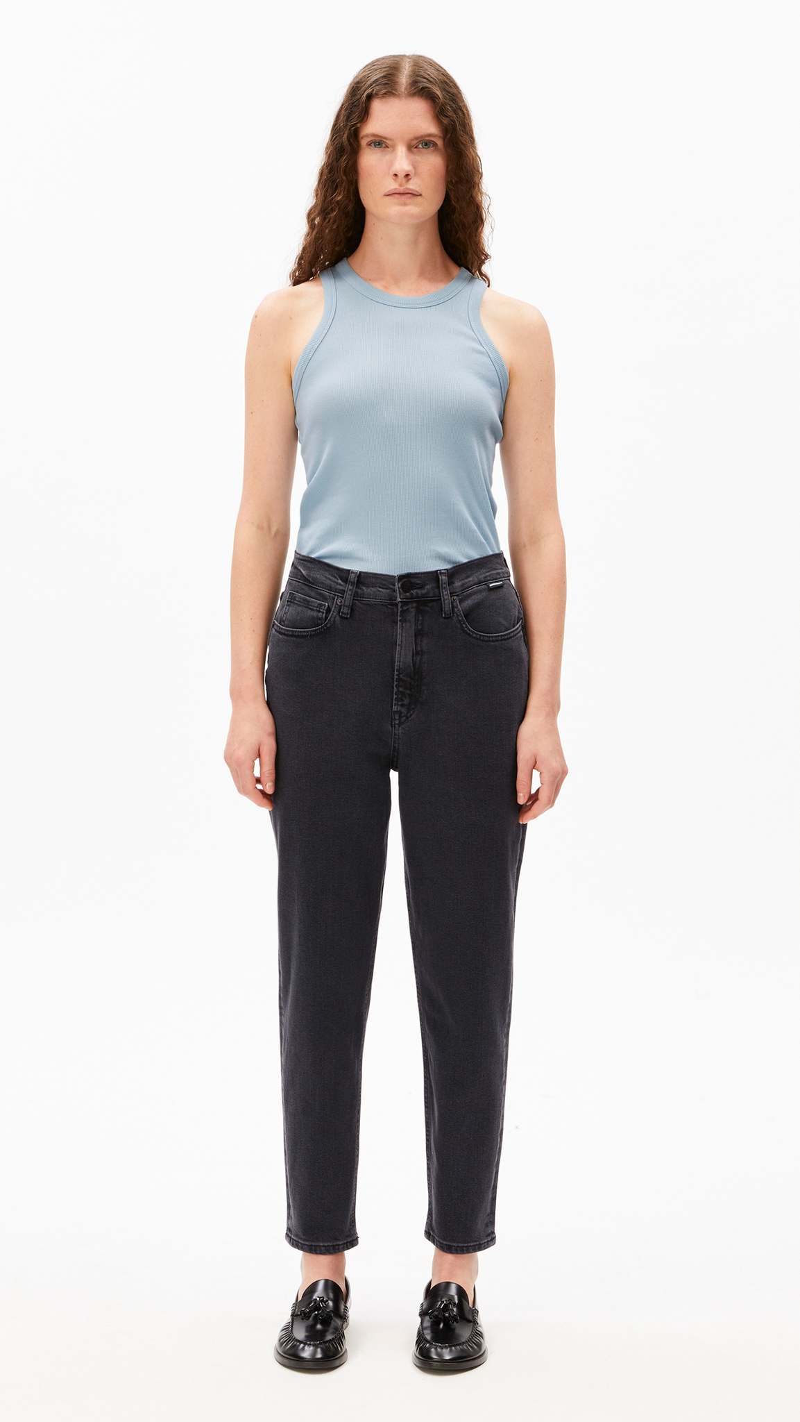 ARMEDANGELS MAIRAA MOM JEANS - Ebony