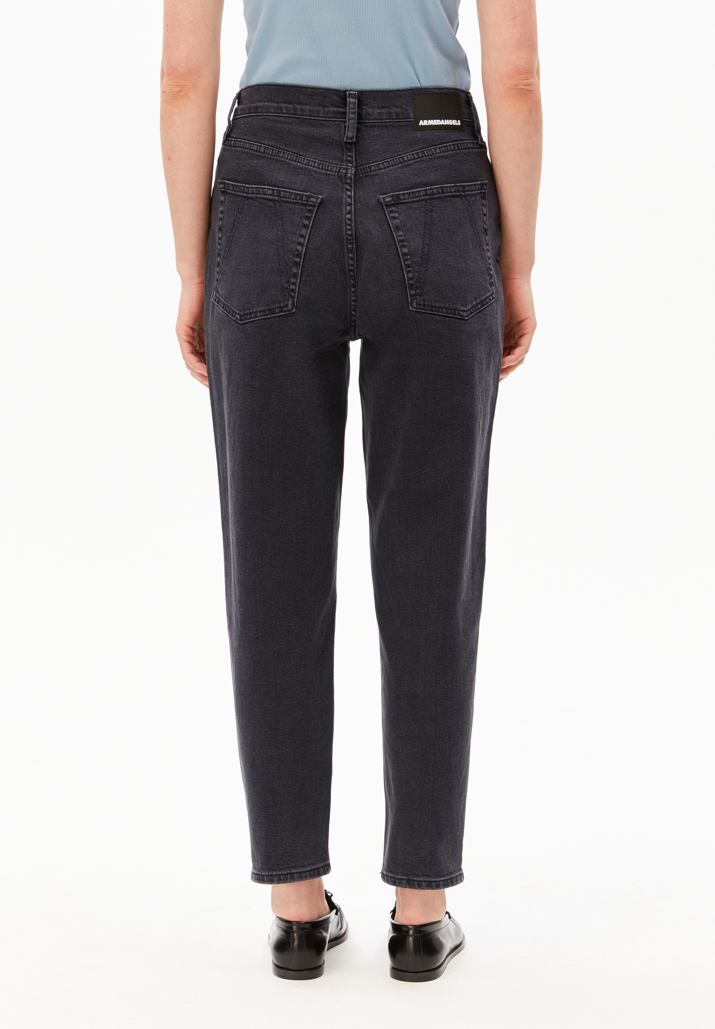 ARMEDANGELS MAIRAA MOM JEANS - Ebony