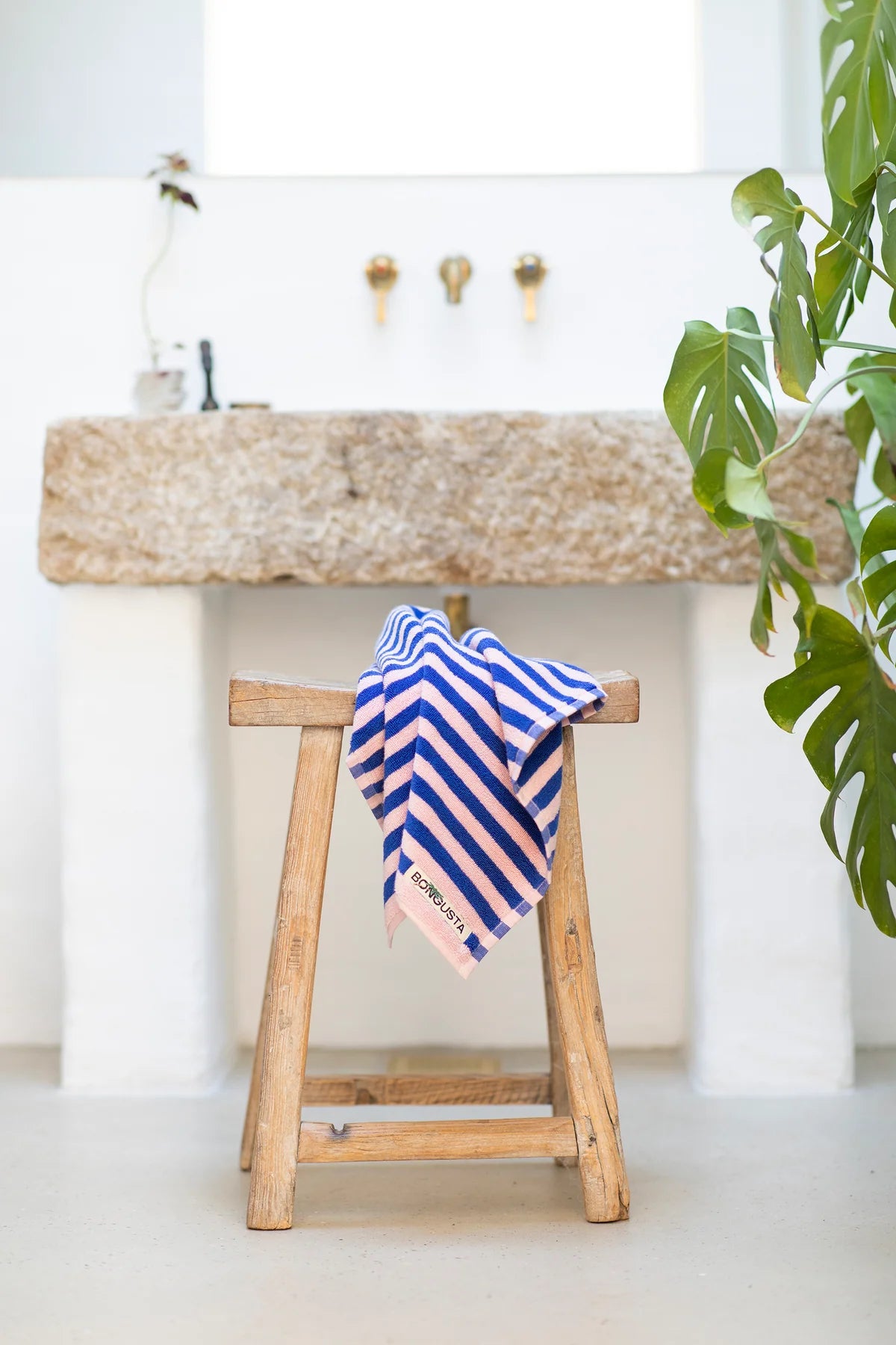 Bongusta guest towel Naram 50x80cm - Dazzling Blue &amp; Rose