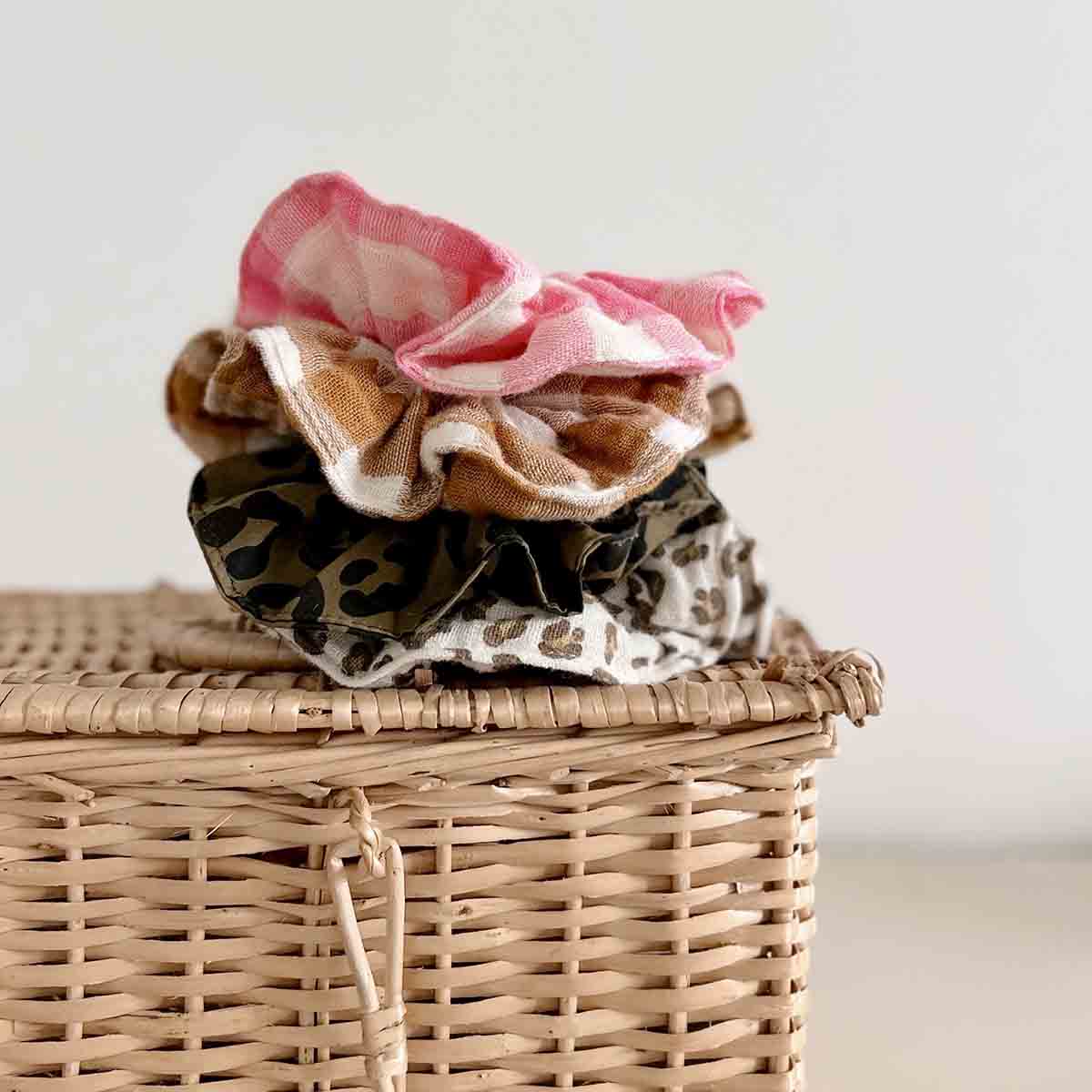 Rose in April - VICHY Scrunchie